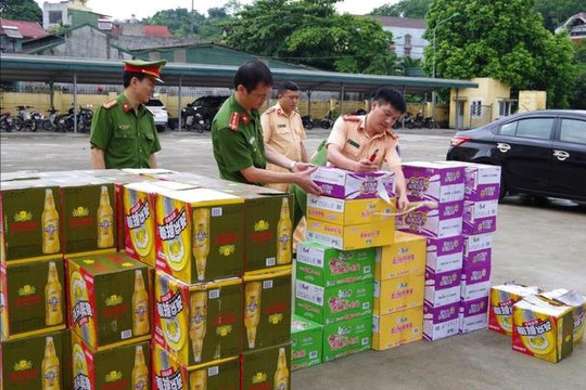 Hà Giang: Phát hiện vụ vận chuyển số lượng lớn bia và mì tôm không có hóa đơn