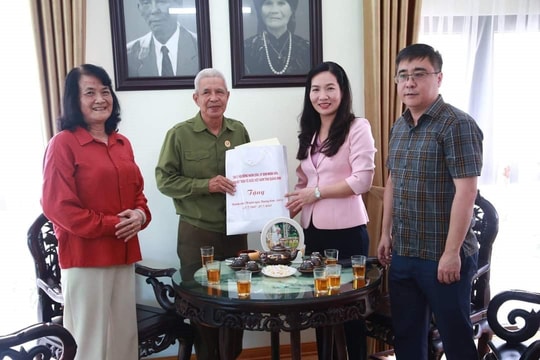 Phó Chủ tịch UBND tỉnh Quảng Ninh thăm, tặng quà nhân dịp 27/7