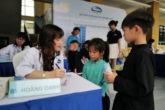 Theo chân Quỹ sữa trên những hành trình "trao sữa, gửi niềm vui"