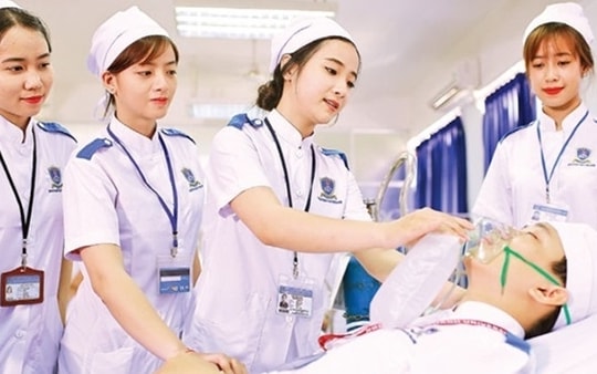 Bộ GD&ĐT công bố điểm sàn xét tuyển nhóm ngành sức khoẻ và đào tạo giáo viên