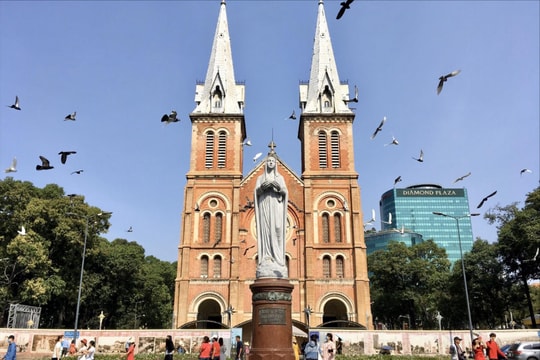 Nhà thờ Đức Bà TPHCM vào top 10 nhà thờ tráng lệ nhất châu Á