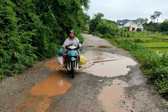 Thái Nguyên: Tuyến đường chợ Úc Sơn- Quyết Tiến 2 khi nào mới hết "đau khổ"?