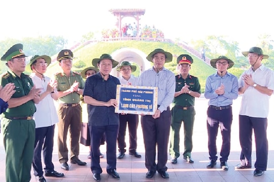 Hải Phòng tặng Quảng Trị và Hà Tĩnh 40 nhà tình nghĩa, 2.000 cây phượng