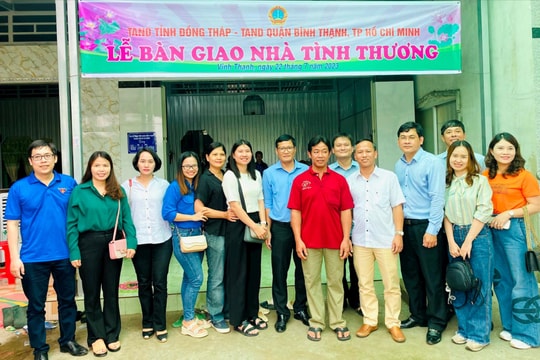 TAND quận Bình Thạnh trao tặng nhà tình thương cho người dân tỉnh Đồng Tháp
