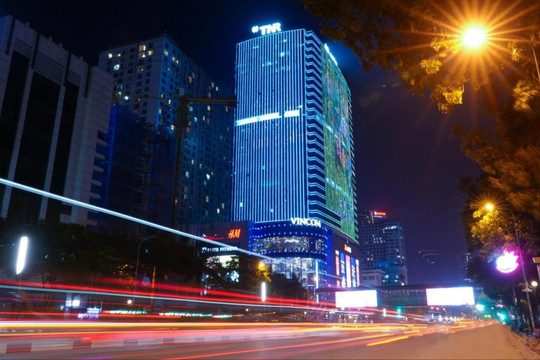 Tòa nhà trụ sở TNG Holdings Vietnam chuyển màu xanh, truyền thông điệp vì tương lai trẻ em thế giới