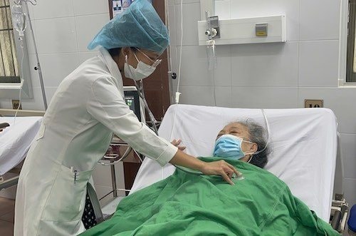 Can thiệp thành công bệnh nhân bị rò động - tĩnh mạch vùng xoang hang phức tạp