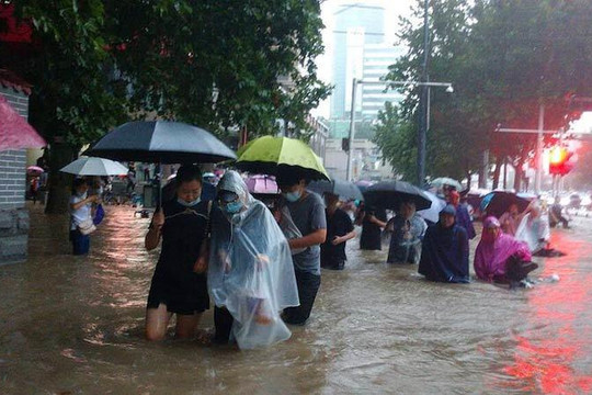 Bão Doksuri có thể mạnh thành siêu bão, Việt Nam có bị ảnh hưởng?