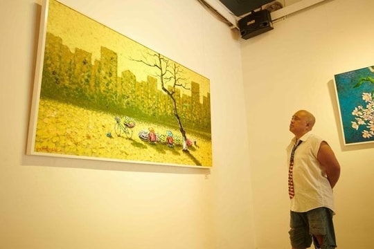 Họa sĩ Nguyễn Hoàng Long và tình yêu Hà Nội qua triển lãm tranh “Hoa Phố”