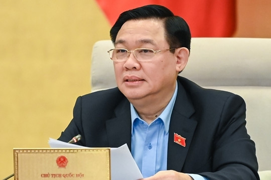 Chủ tịch Quốc hội Vương Đình Huệ ký chứng thực Nghị quyết về sắp xếp đơn vị hành chính cấp huyện, cấp xã giai đoạn 2023 - 2030