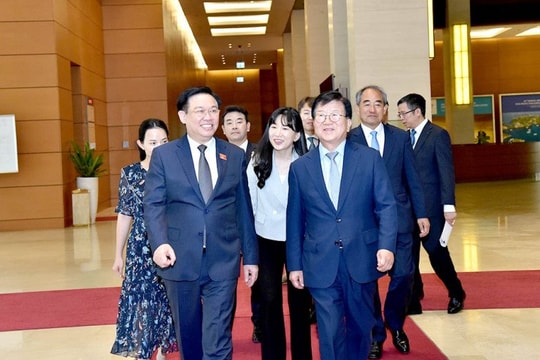 Chủ tịch Quốc hội Vương Đình Huệ tiếp nguyên Chủ tịch Quốc hội Hàn Quốc ﻿
