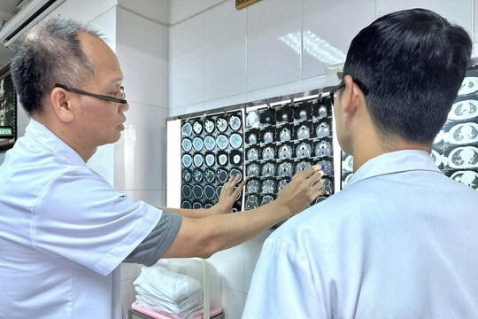 Bé trai bị chó lai nặng 40kg cắn gãy xương hàm