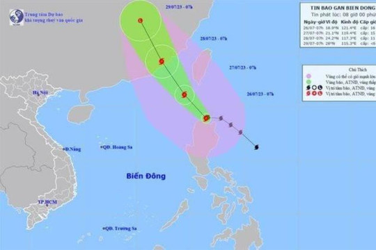 Gió giật cấp 17 trên Biển Đông do ảnh hưởng của bão Doksuri