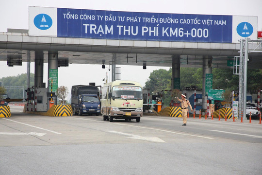 Bộ Công an mở cao điểm kiểm soát ô tô kinh doanh vận tải từ 01/8