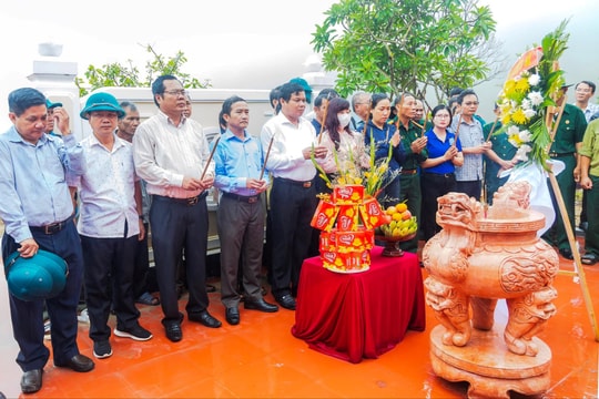 TP Kon Tum tổ chức lễ thắp nến tri ân các anh hùng liệt sĩ tại đồi Chư Pao