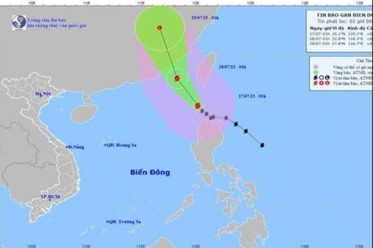 Bão Doksuri đi vào biển Đông giật cấp 17, sóng biển cao 10m