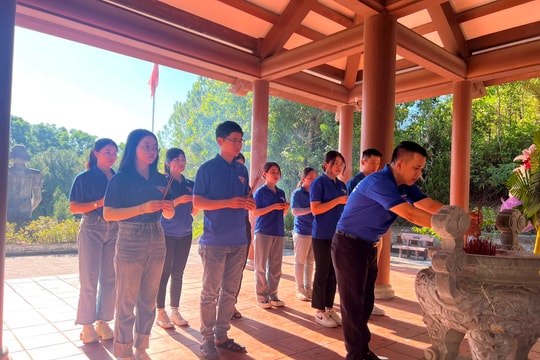 Đoàn thanh niên TAND tỉnh TT-Huế tri ân các anh hùng liệt sỹ