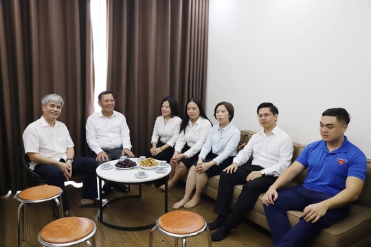 Phó Chánh án TANDTC Nguyễn Văn Du thăm hỏi gia đình thân nhân liệt sỹ