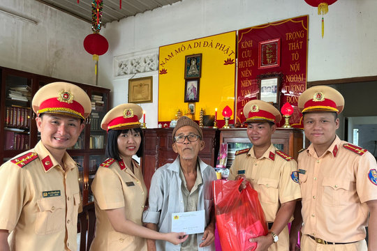 CSGT TP.HCM tri ân các Anh hùng liệt sĩ