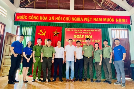 Cảng hàng không Phù Cát hưởng ứng Ngày hội toàn dân bảo vệ an ninh Tổ quốc