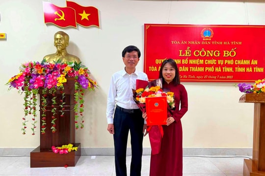 Công bố và trao Quyết định bổ nhiệm chức vụ Phó Chánh án TAND TP. Hà Tĩnh