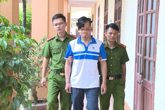 Mâu thuẫn tình cảm, chồng tạt axit vào mặt vợ