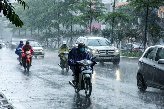 Bão số 2 suy yếu, Hà Nội chuyển mưa, nắng nóng hạ nhiệt