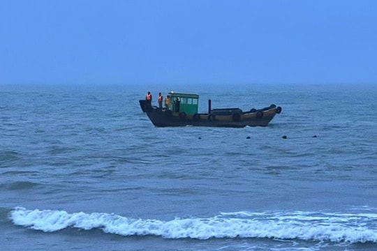 Phan Thiết: Tìm thấy thi thể du khách bị sóng biển cuốn trôi