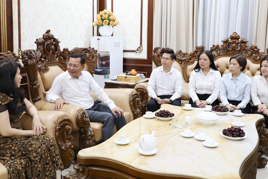 Phó Chánh án TANDTC Nguyễn Văn Du thăm hỏi gia đình thân nhân liệt sỹ