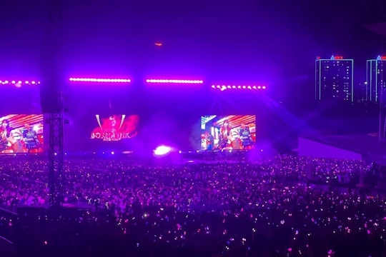 Sân khấu Concert Blackpink bùng nổ với nhạc "See Tình"