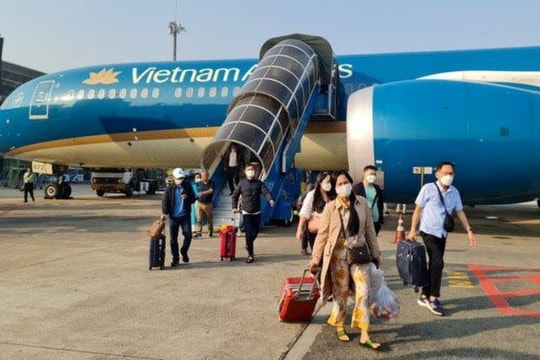 Giá vé máy bay tăng cao dịp 2/9
