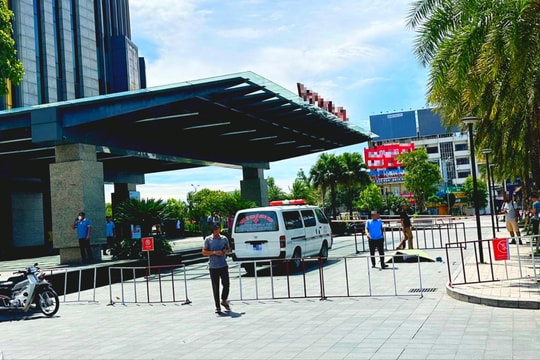Bắt nghi phạm sát hại một người nước ngoài trước trung tâm thương mại