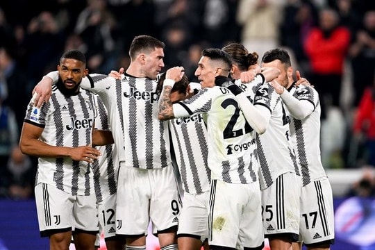 Juventus bị cấm ở các giải đấu châu Âu trong một năm