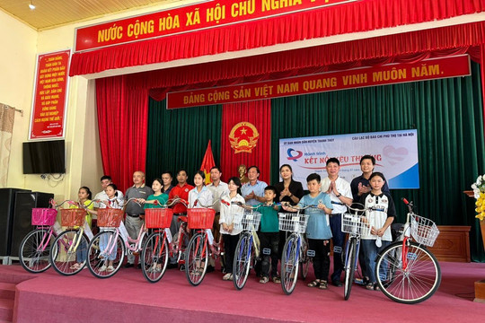 CLB Báo chí Phú Thọ tại Hà Nội chung tay, giúp đỡ quê hương