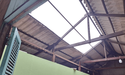 Dông lốc làm 3 người bị thương, hơn 40 nhà bị sập và tốc mái ở Cần Thơ
