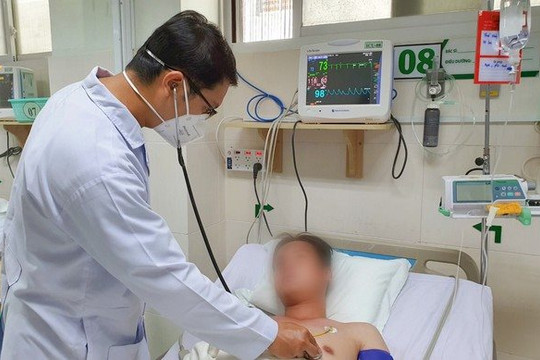Bị điếc sau khi ăn tiết canh lợn