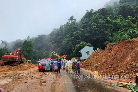 Nỗ lực sớm thông xe trên đèo Bảo Lộc