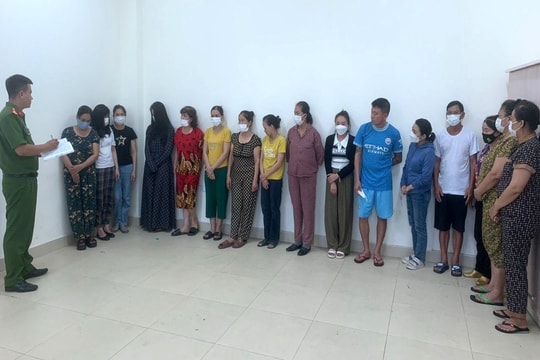 Nghệ An: Bắt nhóm đối tượng đánh bạc quy mô lớn bằng ghi số lô, đề