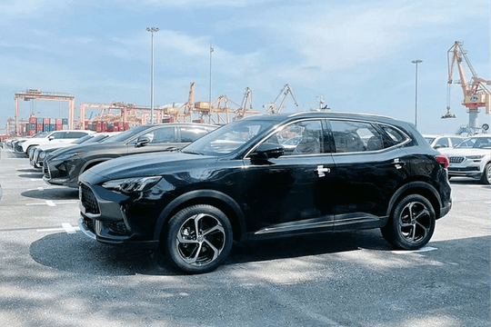 MG HS 2023 cập cảng Việt Nam, giá khoảng 750 triệu đồng