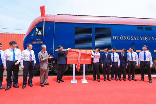 Đường sắt đón chuyến tàu chuyên tuyến từ Trung Quốc tới Hà Nội