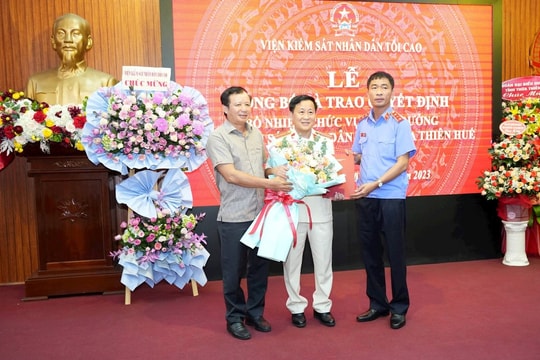 Trao Quyết định bổ nhiệm Viện trưởng VKSND tỉnh Thừa Thiên Huế
