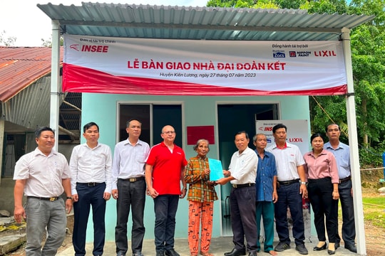 Xi măng INSEE tổ chức bàn giao nhà Đại đoàn kết