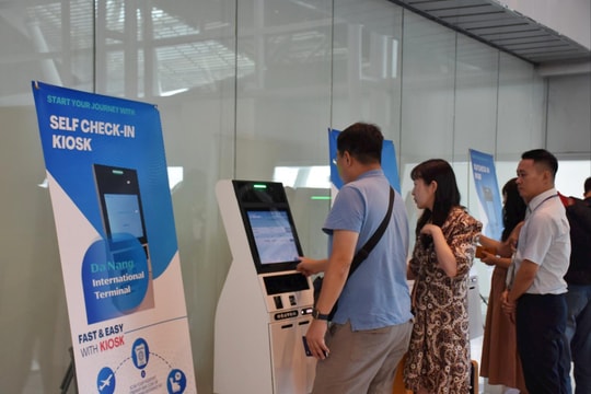 Nhà ga Quốc tế Đà Nẵng triển khai dịch vụ self check-in kiosk cho hành khách hãng Korean Air