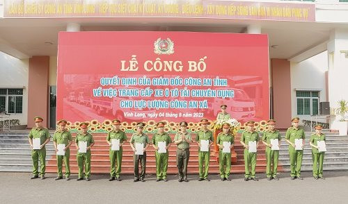 Vĩnh Long: Cấp xe ô tô tải chuyên dụng cho lực lượng công an xã