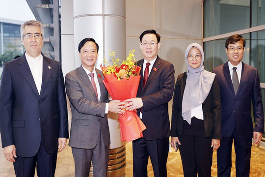 Chủ tịch Quốc hội Vương Đình Huệ lên đường tham dự Đại hội đồng AIPA-44, thăm Indonesia và Iran