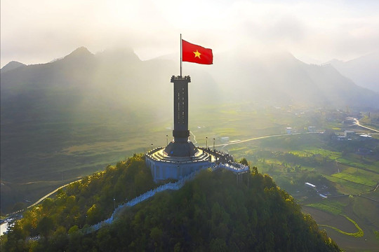 Yêu cầu Philippines xử lý nghiêm vụ phá hoại quốc kỳ Việt Nam