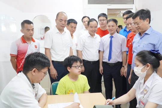 Chương trình “Trái tim cho em” khám sàng lọc bệnh tim miễn phí cho trẻ em