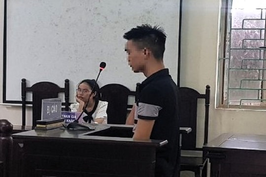 Lĩnh 6 năm tù vì nhiều lần giao cấu với bạn gái "nhí"