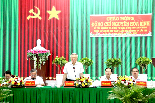 Chánh án TANDTC Nguyễn Hòa Bình làm việc với TAND hai cấp TP Cần Thơ