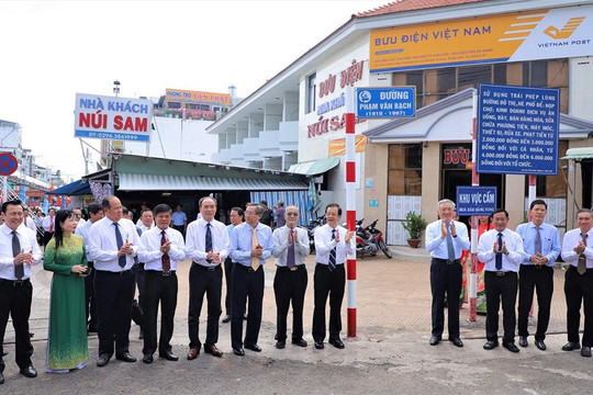 Chánh án TANDTC Nguyễn Hòa Bình dự Lễ đặt tên đường Phạm Văn Bạch và Phùng Văn Cung