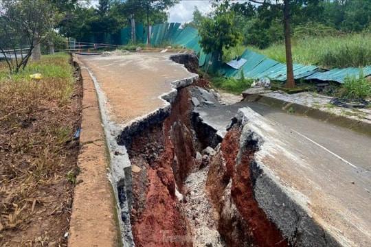 Bộ GTVT yêu cầu khắc phục nhanh đường bị sụt trượt do mưa lũ